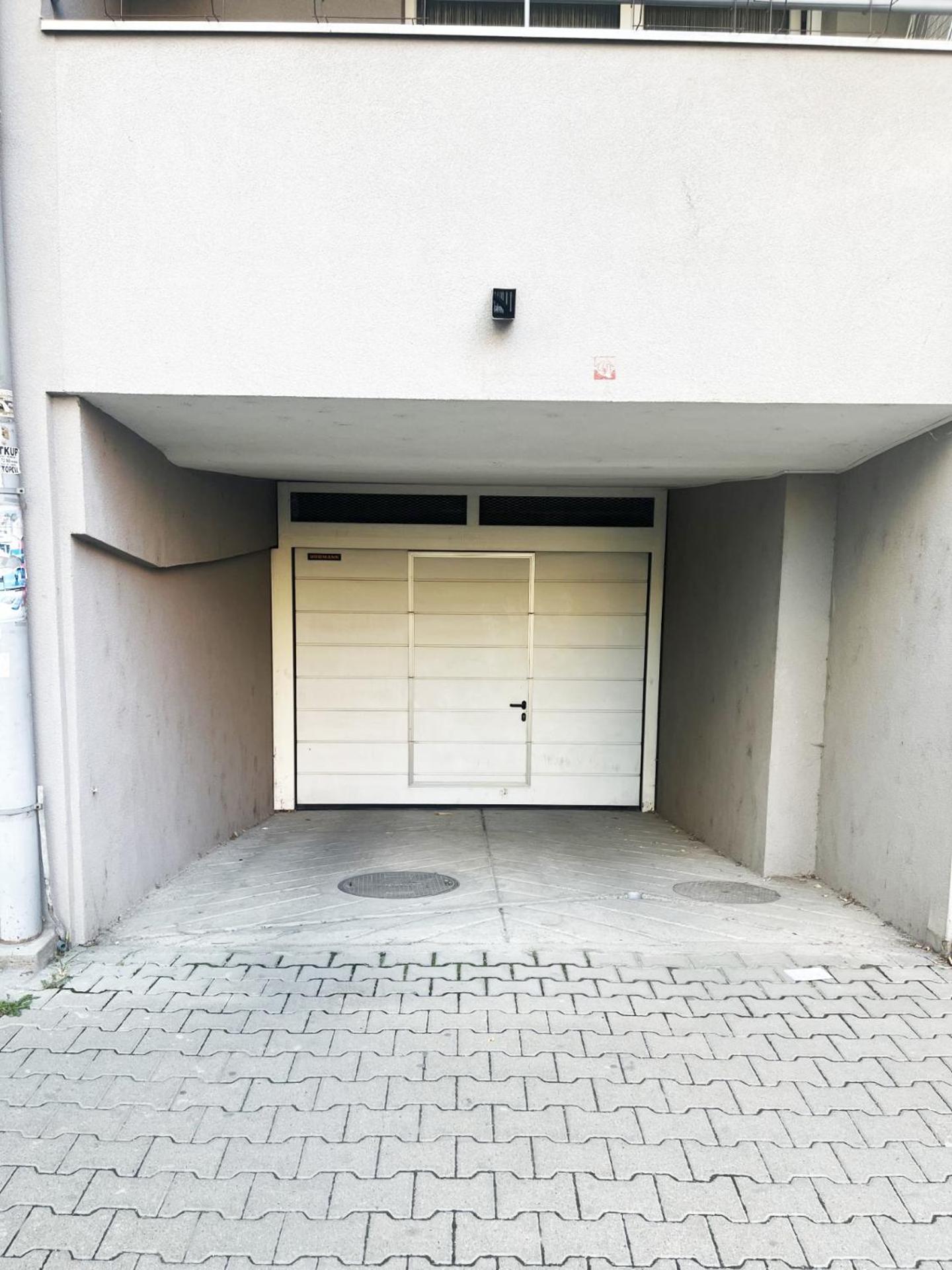 Apartment Vera With Free Garage Novi Sad Bagian luar foto