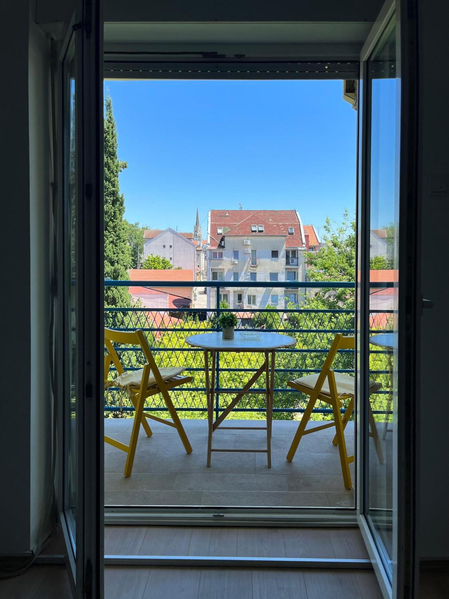 Apartment Vera With Free Garage Novi Sad Bagian luar foto